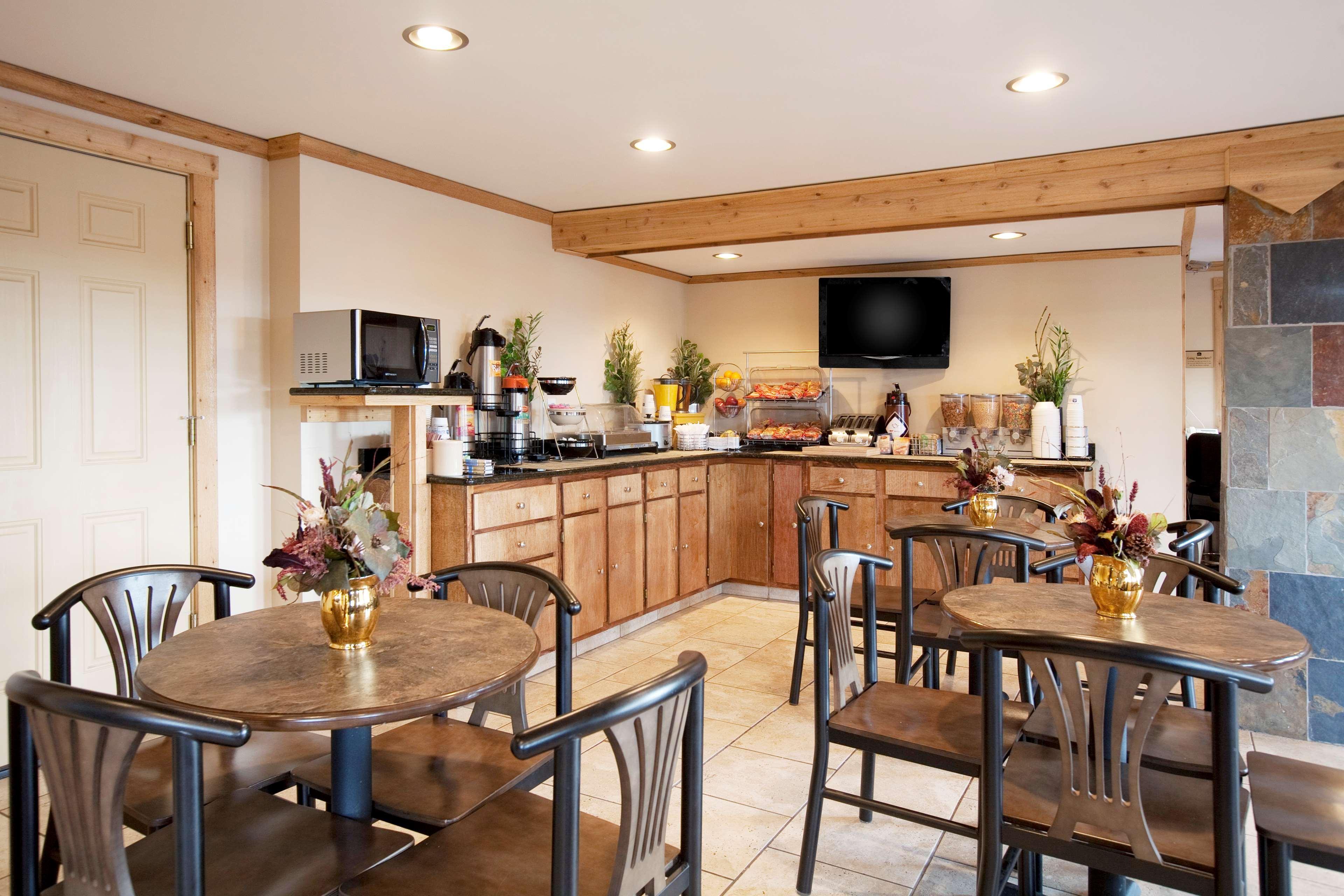 Best Western Torchlite Wheatland Ресторан фото